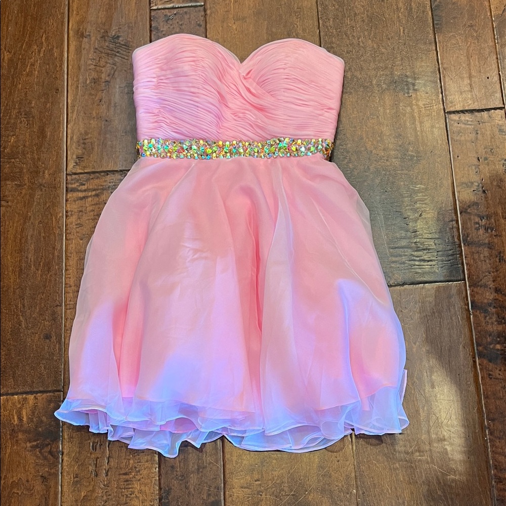 Elegant Pink Strapless Dress with Embellished Waist